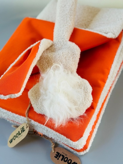 Zestaw pomarańczowy dwustronna mata wodoodporna + szeleszczący królik z owczym ogonkiem