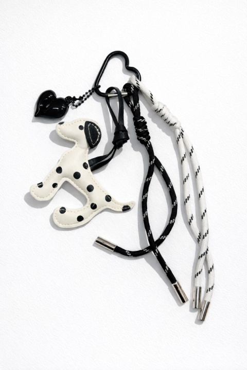 Breloczek "Dog Mom" biało-czarny